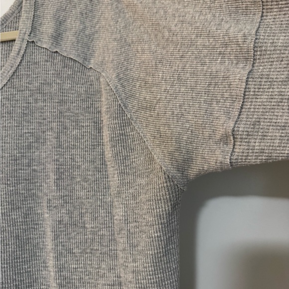 Aritzia TNA Alder Waffle Knit Long Sleeve - Heather grey - Picture 3 of 4